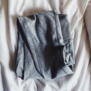 New ALO never worn all grey leggings